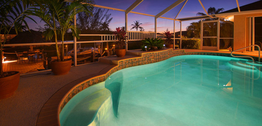 Villa Miami - Pool bei Nacht Pool bei Nacht